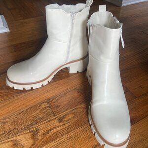 Off-white/bone, chunky, double zip chelsea boot by Mia size 10